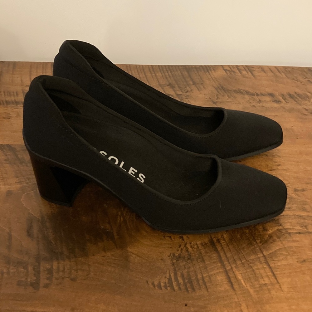 AEROSOLES Classic Black Heels